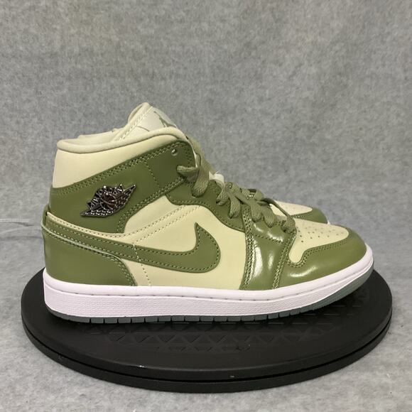 Women Air Jordan 1 Retro Mid SE Sea Glass/Oli Green sz 6.5 - Picture 1 of 6